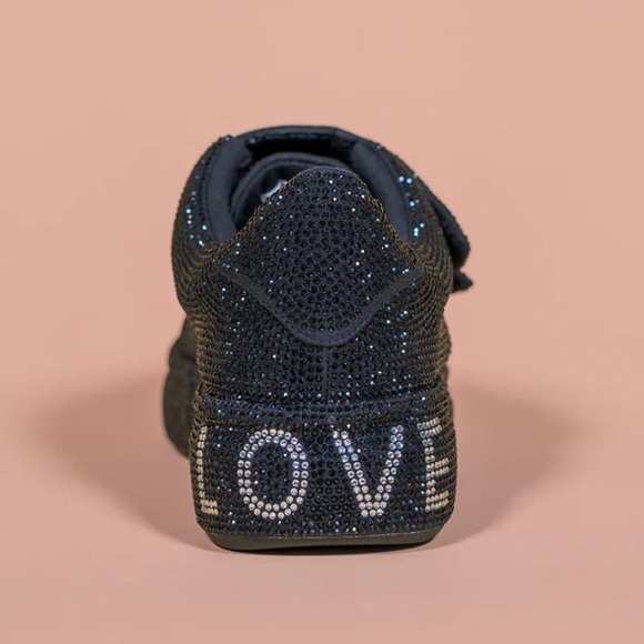 She Is Cheval Gunna Be a Supermodel Black Size 8 Sneakers NEW NEVER WORN - Picture 3 of 9